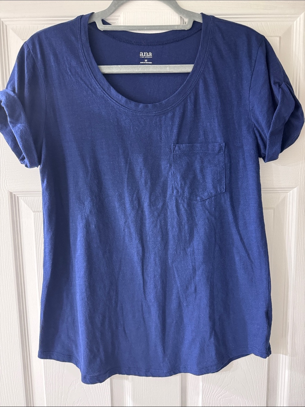 a.n.a Women's Scoop Neck Pocket Tee in Blue